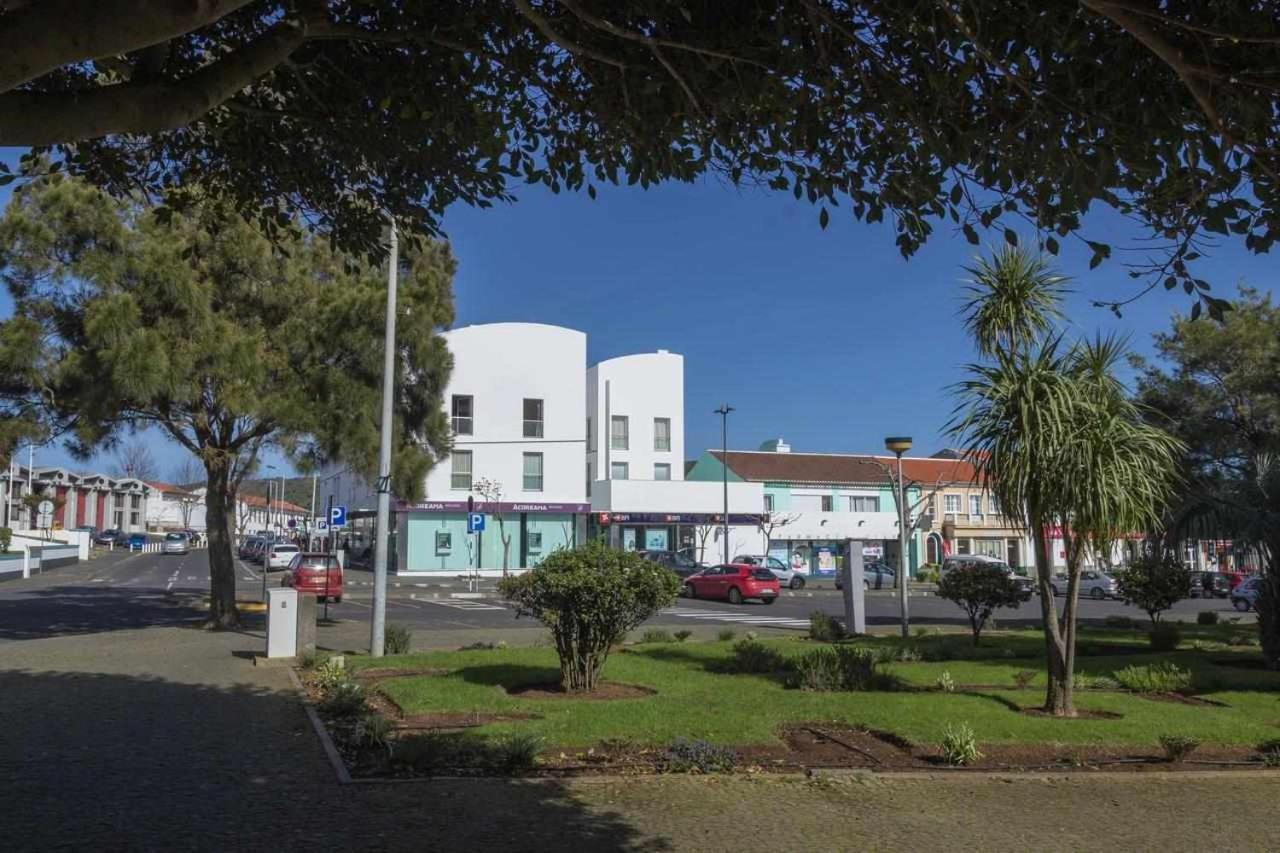 Downtown Praia Da Vitoria Al Luaran gambar