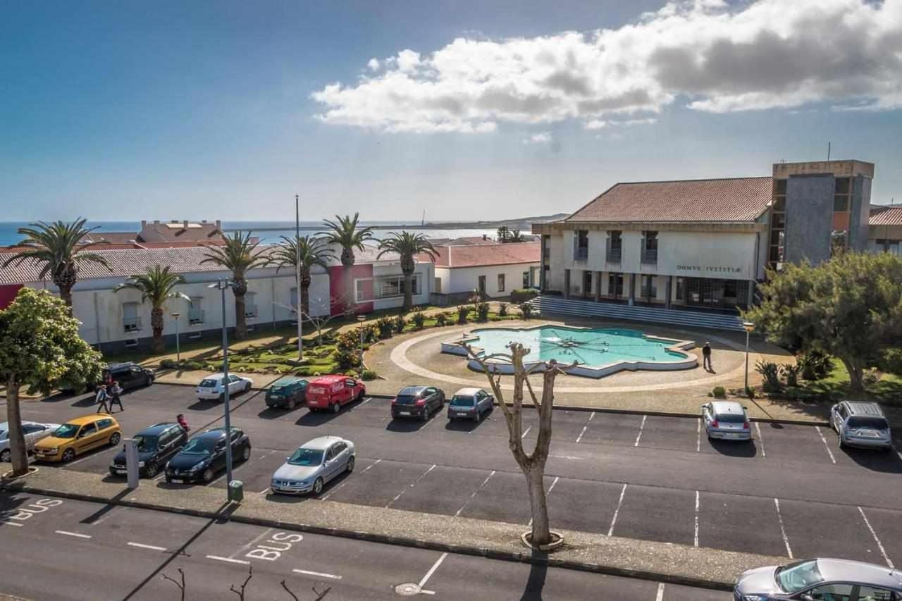 Downtown Praia Da Vitoria Al Luaran gambar
